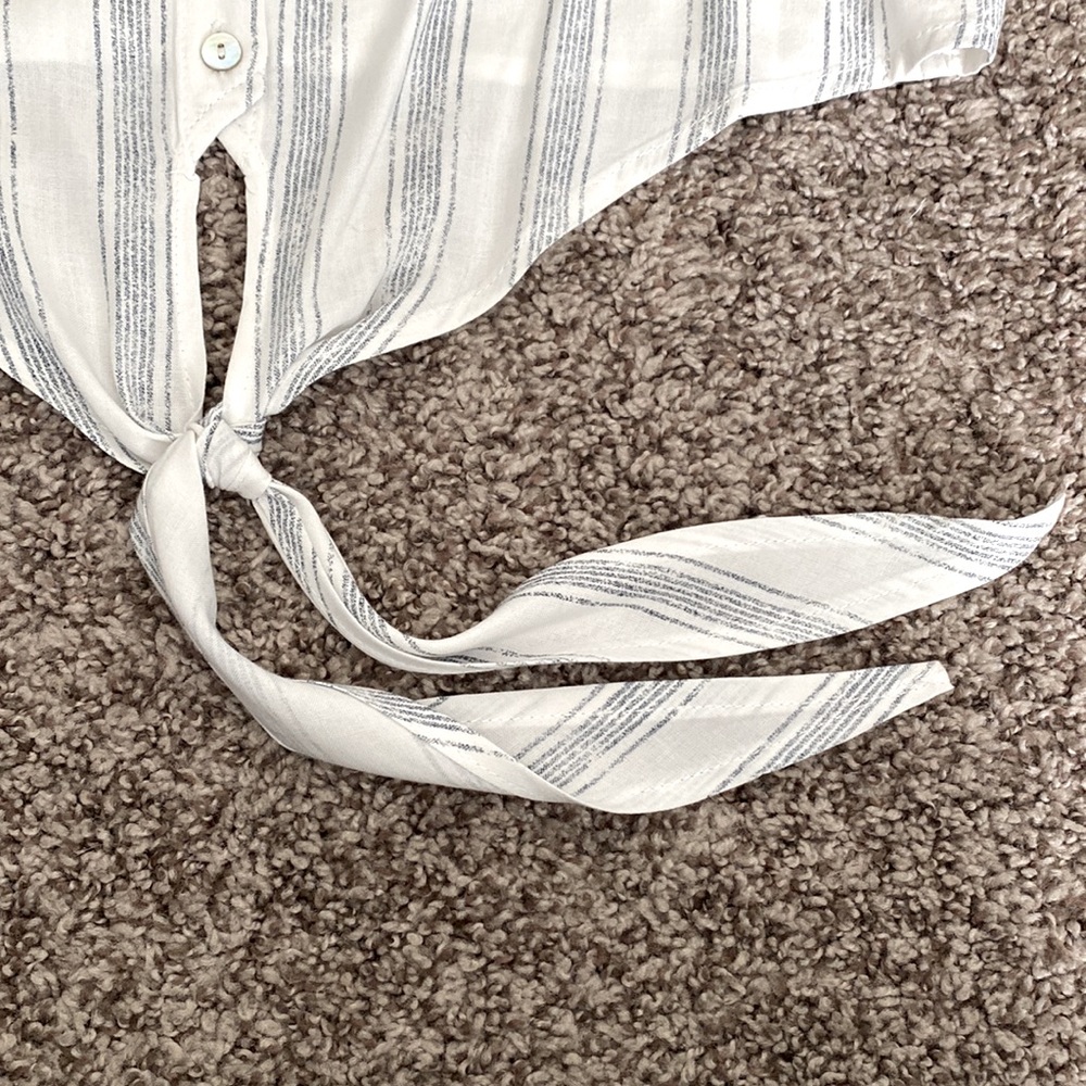 White and grey striped crop top - Picture 3 of 4